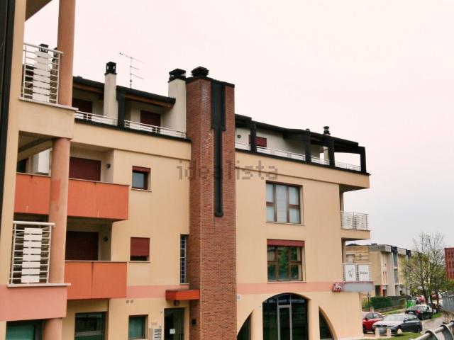 Ufficio in vendita di 140 m² in Via Cadorna