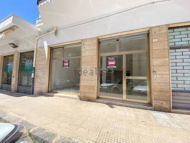 Ufficio in vendita di 140 m² in Via Damone