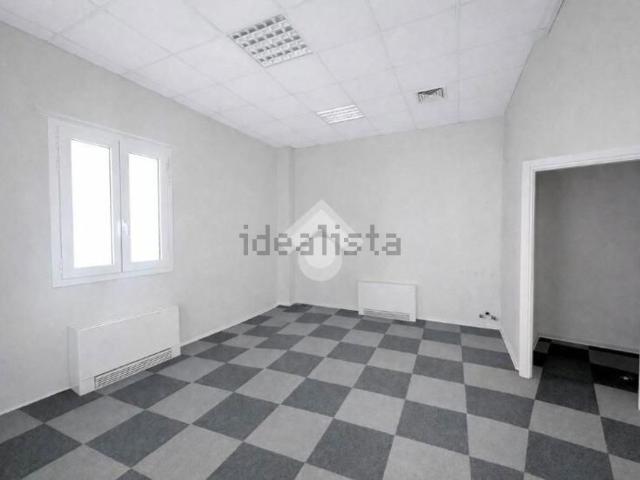 Ufficio in vendita di 140 m² in Via del Lavoro, 16