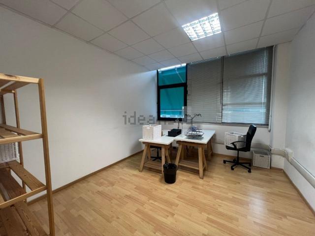 Ufficio in vendita di 140 m² in Via delle Betulle