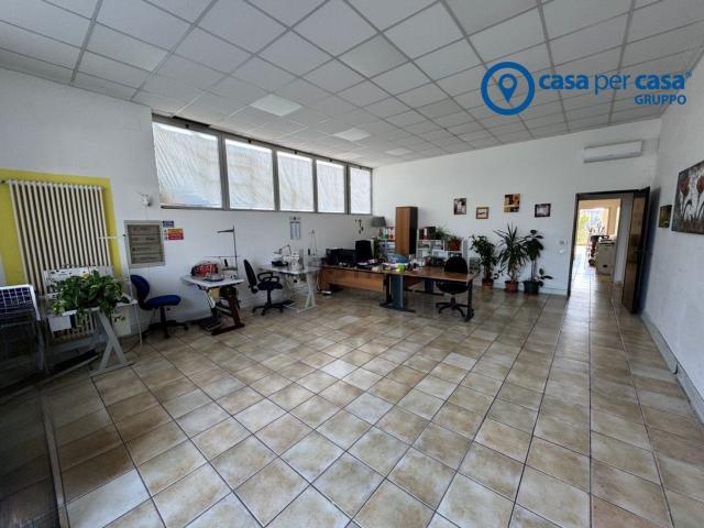 Ufficio in vendita di 140 m² in Viale Aldo Moro, 2