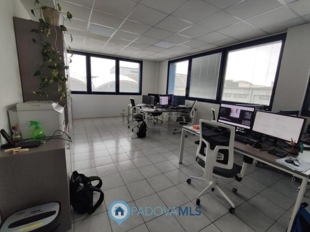 Ufficio in vendita di 140 m² in Viale della Navigazione Interna