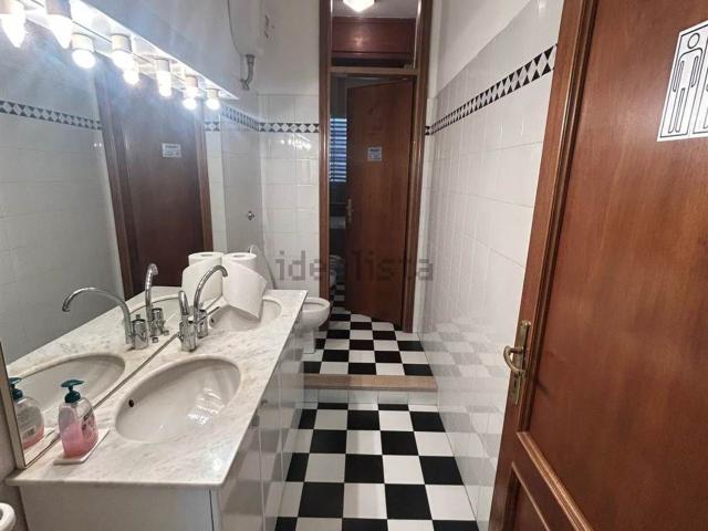 Ufficio in vendita di 140 m² in Viale della Repubblica