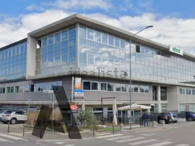 Ufficio in vendita di 143 m² in Via Giuseppe Parini
