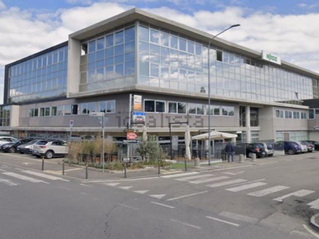 Ufficio in vendita di 143 m² in Via Giuseppe Parini, 1