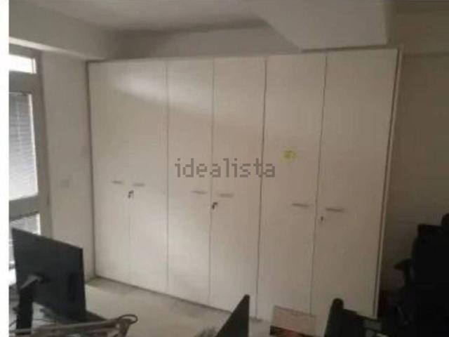 Ufficio in vendita di 143 m² in Via Giuseppe Parini, 1