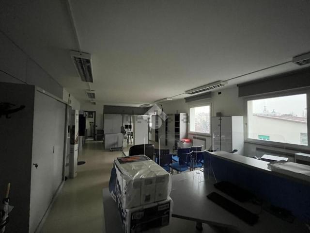 Ufficio in vendita di 155 m² in Piazzale Pablo, 43759