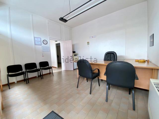 Ufficio in vendita di 155 m² in Via Chiesa