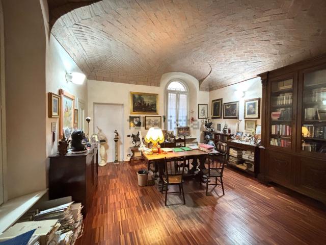 Ufficio in vendita di 155 m² in Via Roma
