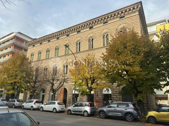 Ufficio in vendita di 155 m² in Viale Gabriele D&apos Annunzio