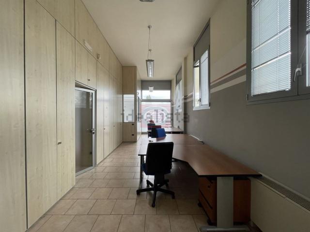 Ufficio in vendita di 156 m²