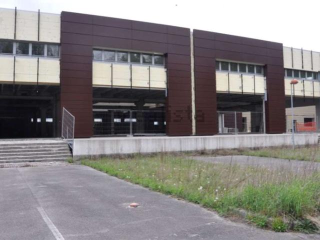 Ufficio in vendita di 1583 m² in Strada Statale 51 di Alemagna