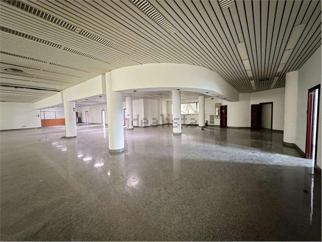 Ufficio in vendita di 1500 m² in Via Antonio Giuriolo, 2