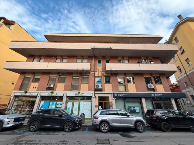 Ufficio in vendita di 150 m² in Via Margaritone