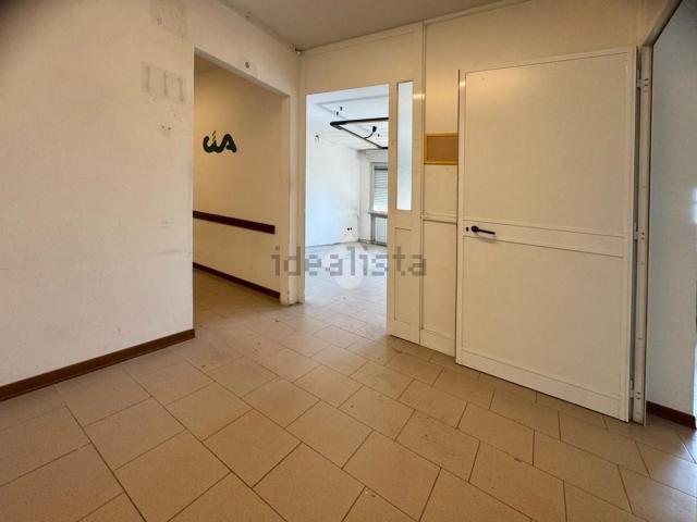 Ufficio in vendita di 150 m² in Via Bologna, 4