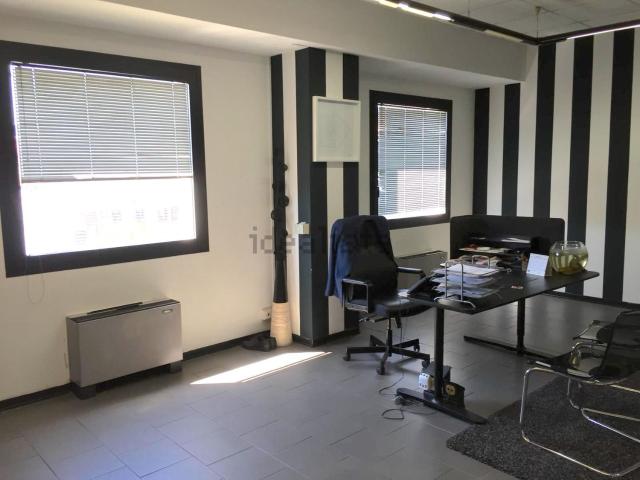 Ufficio in vendita di 150 m² in Via del Molo, 64