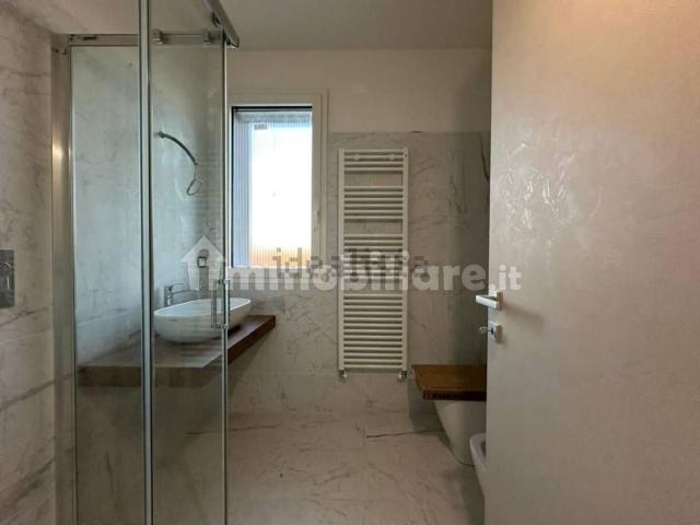 Ufficio in vendita di 150 m² in Via Emilia Ponente