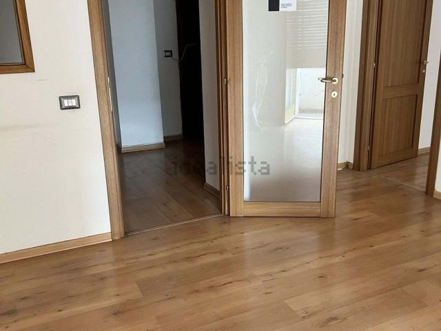 Ufficio in vendita di 150 m² in Via Fratelli Rosselli