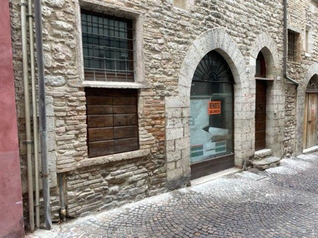 Ufficio in vendita di 150 m² in Via Gaetano Lapis, 73