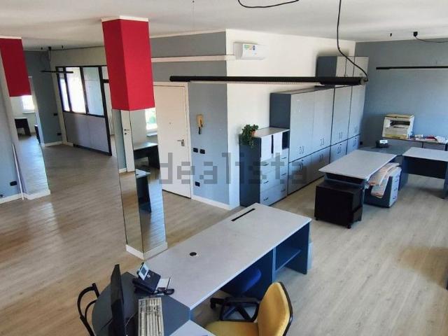 Ufficio in vendita di 150 m² in Via Strà, 97