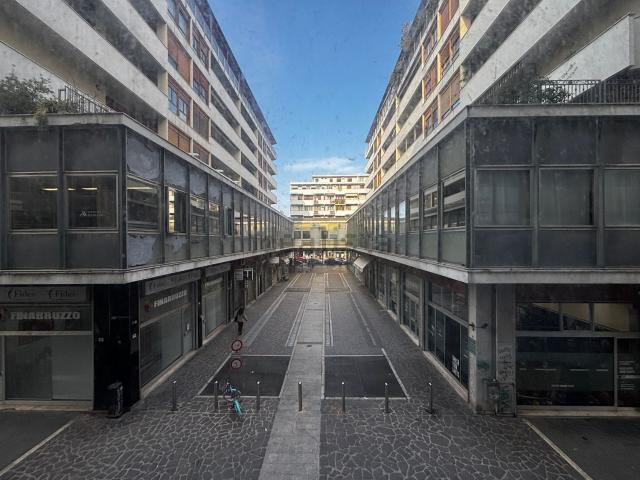 Ufficio in vendita di 150 m² in Via Teramo