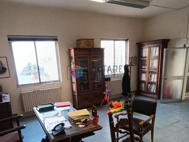 Ufficio in vendita di 150 m² in Via Tiziano, 44