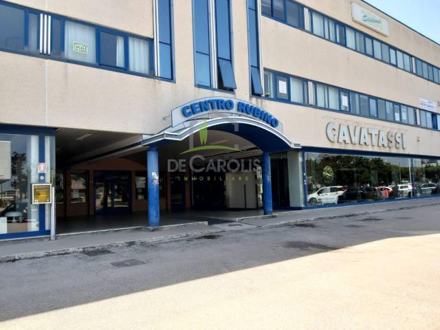 Ufficio in vendita di 164 m² in Via Pasubio