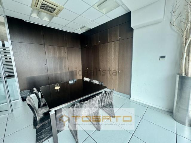 Ufficio in vendita di 165 m²