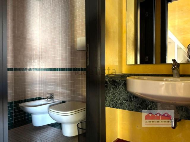 Ufficio in vendita di 165 m² in Via Cappuccini, 2
