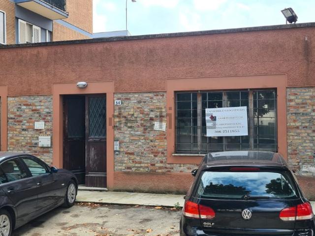 Ufficio in vendita di 165 m² in Via Decio Raggi, 54
