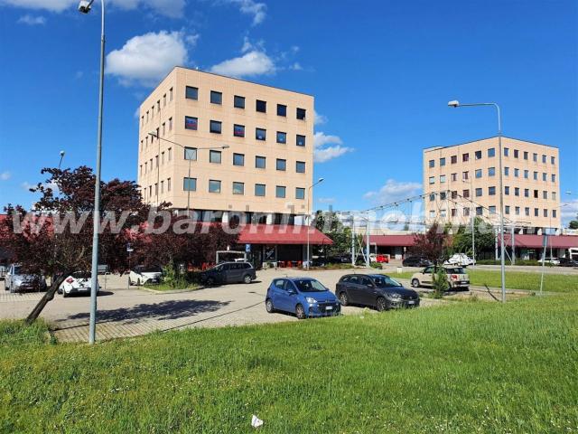 Ufficio in vendita di 165 m² in Via delle Querce, 1