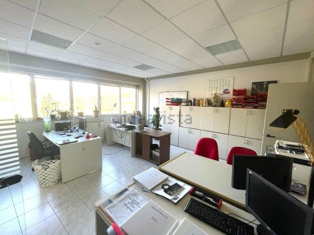 Ufficio in vendita di 165 m² in Via Provinciale Lucchese