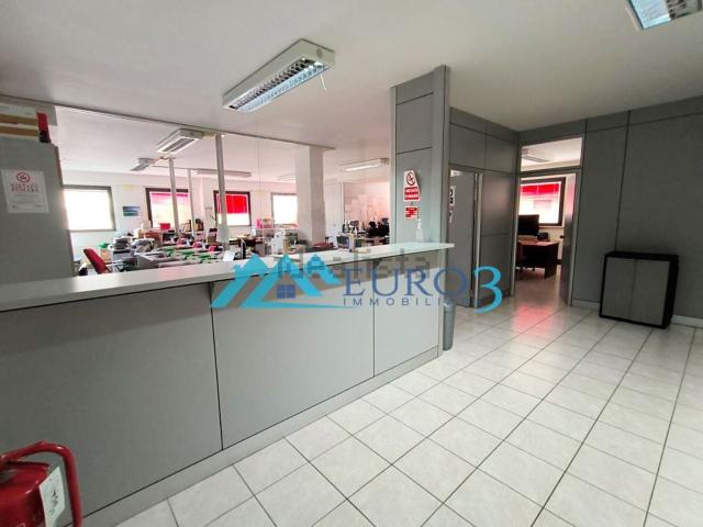 Ufficio in vendita di 165 m² in Viale Costantino Rozzi