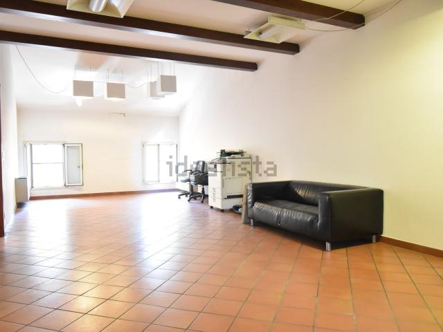 Ufficio in vendita di 166 m² in Corso Martiri, 172