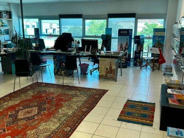 Ufficio in vendita di 166 m² in Via India