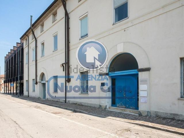 Ufficio in vendita di 168 m² in Via Magazzini Anteriori, 59