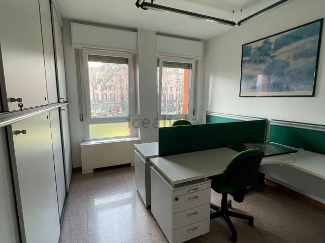 Ufficio in vendita di 168 m² in Via Montereale