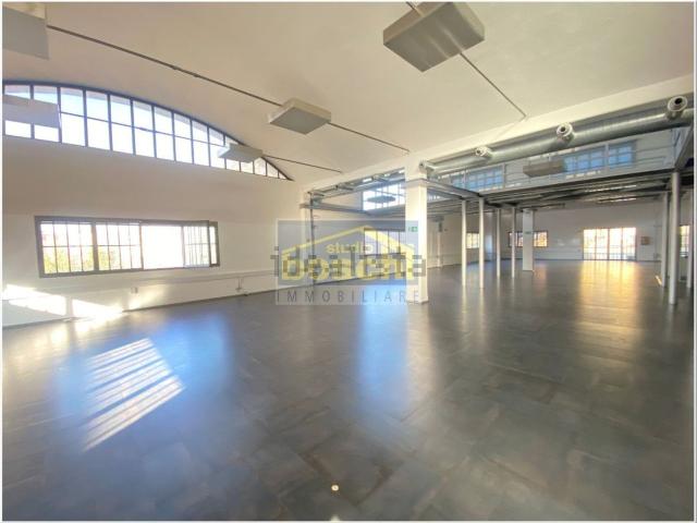 Ufficio in vendita di 1600 m²