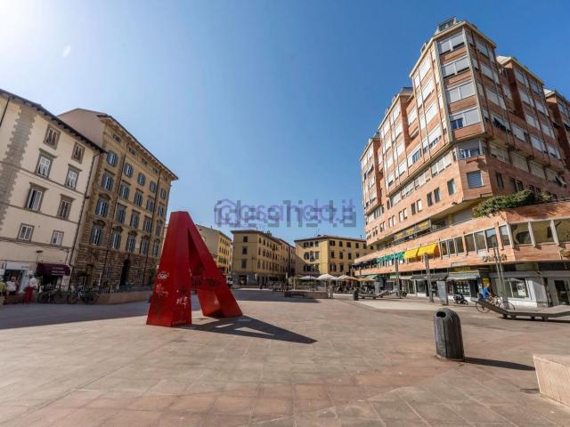 Ufficio in vendita di 160 m² in Via Giovanni Marradi, 37