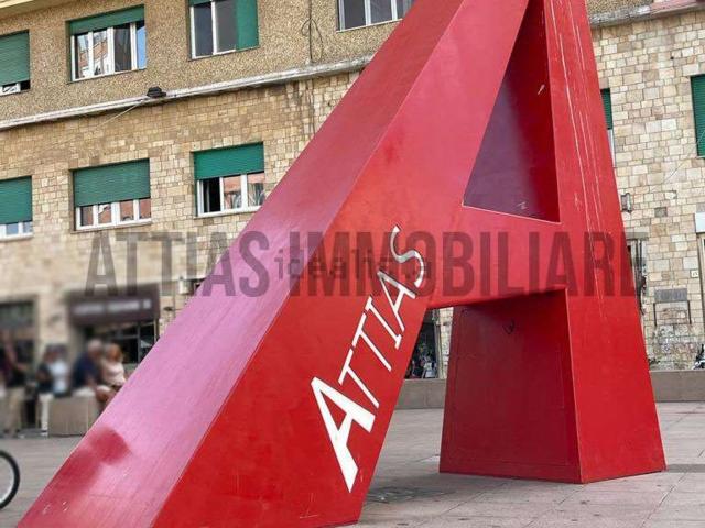 Ufficio in vendita di 160 m² in Piazza Attias