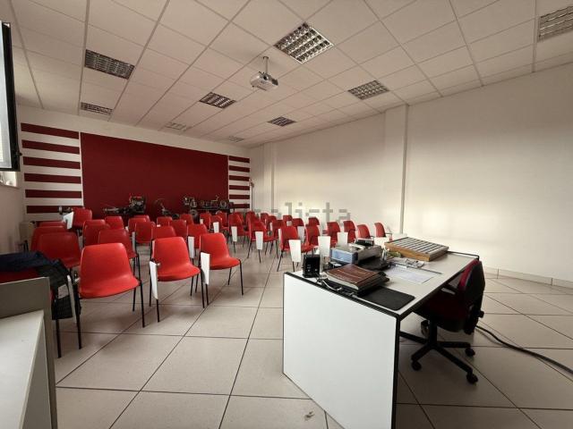 Ufficio in vendita di 160 m² in Piazza Roma