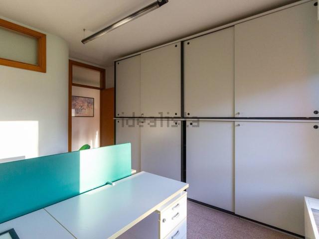 Ufficio in vendita di 160 m² in Via Montereale, 10