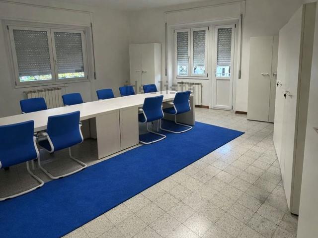 Ufficio in vendita di 160 m² in Via N. Sauro, 51