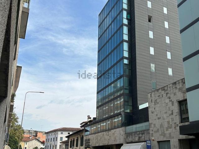 Ufficio in vendita di 160 m² in Via del Gelso