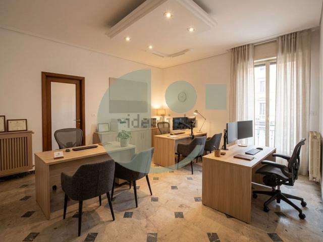 Ufficio in vendita di 160 m² in Via Giacomo Matteotti, 5