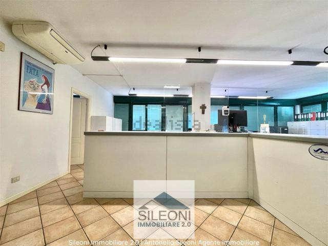 Ufficio in vendita di 160 m² in Via Volturno