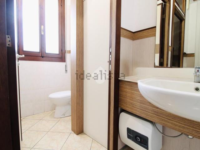 Ufficio in vendita di 161 m² in Via Cesare Battisti, 108