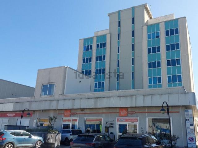 Ufficio in vendita di 161 m² in Via Aspio Terme, 183
