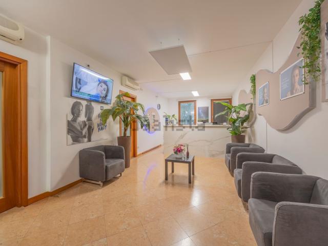 Ufficio in vendita di 162 m² in Via Giacomo Matteotti
