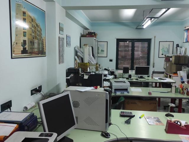 Ufficio in vendita di 163 m² in Via Verdirame, 9